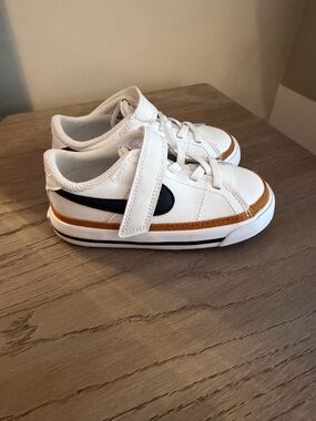 Nike White Kids Sneakers with Black Swoosh and Brown Accent